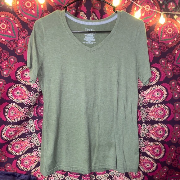 Green tee - Picture 1 of 2